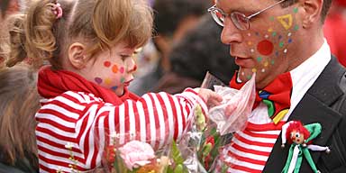 Carnival Monday Parade Cologne 2003 Jecker Vater mit jecker Tochter