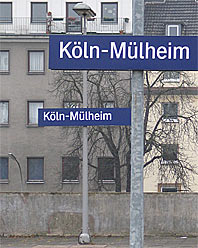 Köln-Mülheim - Ortsschilder auf Bahnsteig